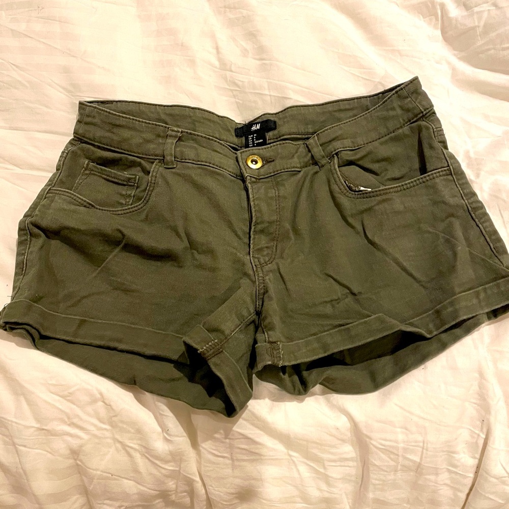 H&M green shorts